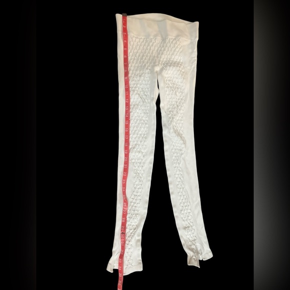 Free People white quilted textured leggings split bottom S NWOT butter soft - Picture 2 of 6